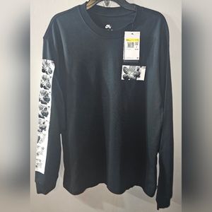 Nike SB Men's Long Sleeve Blossom Skate T Shirt Black Size Small DX9471 010